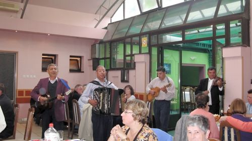 Bild 22: Die “Banda” mit ihrer landestypisch flotten Unterhaltungsmusik.