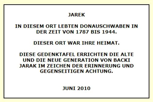 Bild 12: Der Text auf der neuen Jareker Gedenktafel im Foyer des Gemeindehauses in Bački Jarak.
